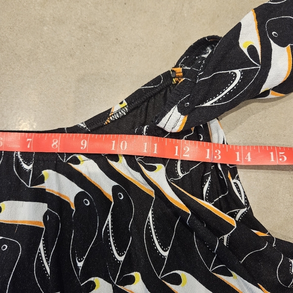 Tucan printed, off shoulder crop top. Flat friendly! - Picture 5 of 7